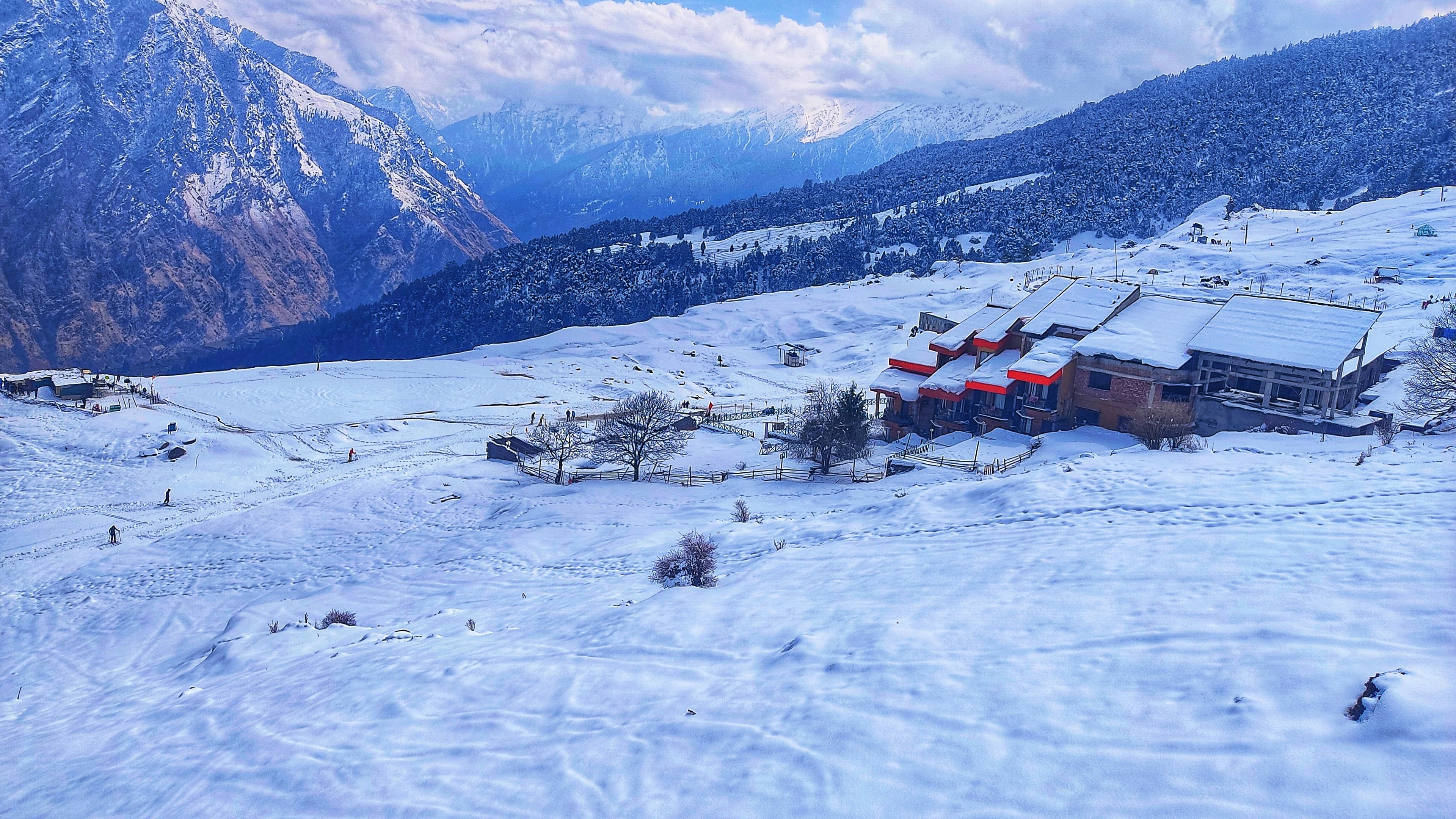 Snow-covered Auli slopes and Himalayan ridges during the winter season